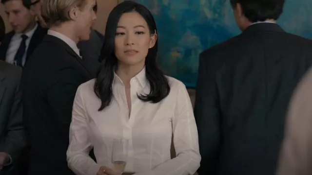 Boss Bashina Chemisier porté par Ingrid Yun (Arden Cho) comme on le voit dans Partner Track (S01E09)