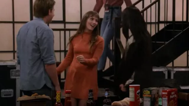 Billabong x The Salty Blond Coconut Flowers Mini Vestido usado por Meredith (Leighton Meester) como se ve en How I Met Your Father (S02E05)
