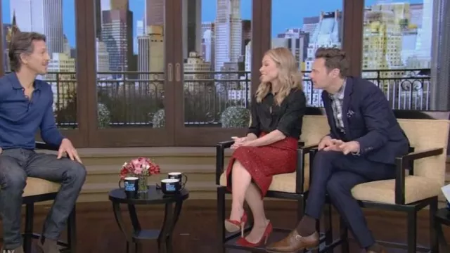 Alessandra Rich Sekeed Tweed Midi Falda usada por Kelly Ripa como se ve en LIVE con Kelly y Ryan el 20 de febrero de 2023
