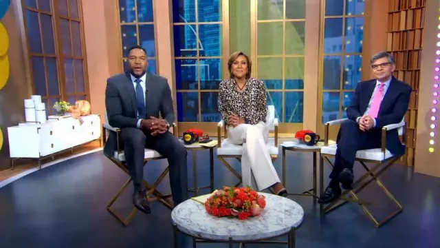 Equipment Signature Silk Blouse worn by Robin Roberts as seen in Good Morning America on February 22, 2023