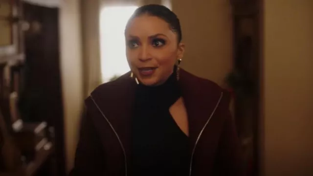 Alice + Olivia Kiki Robe portée par Cécile Horton (Danielle Nicolet) vue dans The Flash (S08E06)