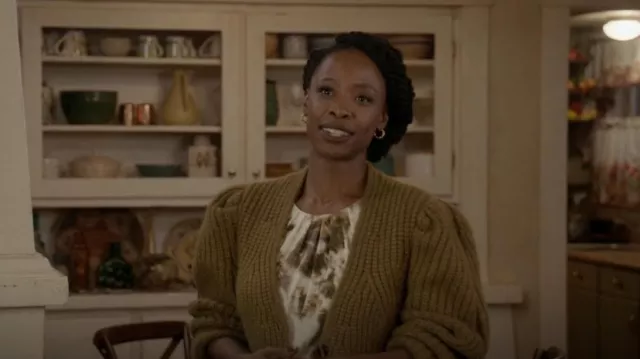 Ulla Johnson Greta Chunky Knit Cropped Cardigan worn by Grace James (Karimah Westbrook) as seen in All American (S04E20)