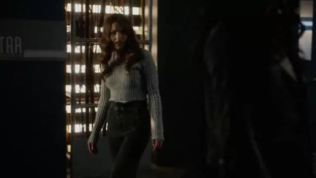 Brandy Melville Milena Sweater porté par Allegra Garcia (Kayla Compton) vu dans The Flash (S08E12)