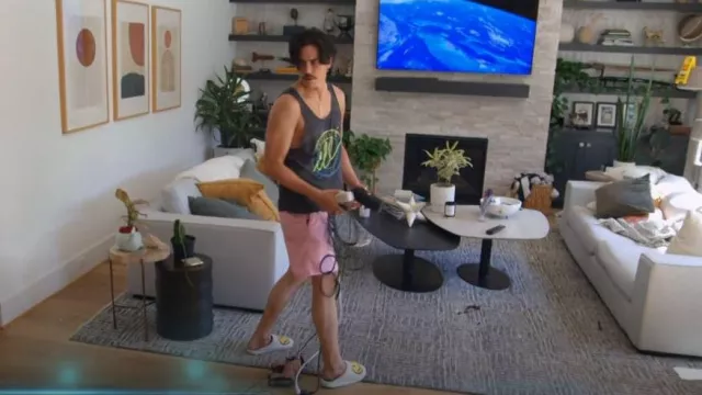 Bdknbhg Smiley Face Slippers portés par Tom Sandoval comme vu dans Vanderpump Rules (S10E03)