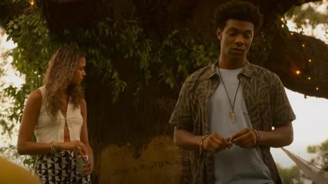 Roark Bless Up Chemise mécanique portée par Pope Heyward (Jonathan Daviss) vue dans Outer Banks (S03E06)