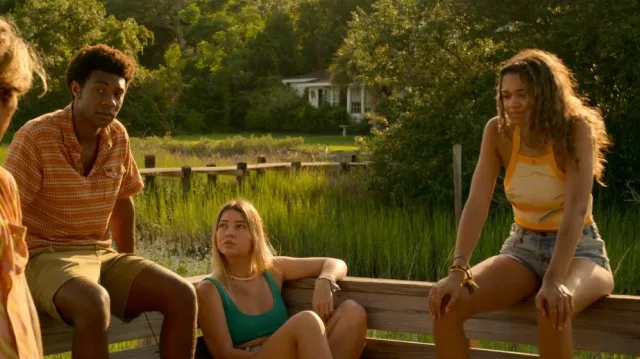 Intimately Meg Seamless Crop worn by Sarah Cameron (Madelyn Cline) as seen in Outer Banks (S03E09)