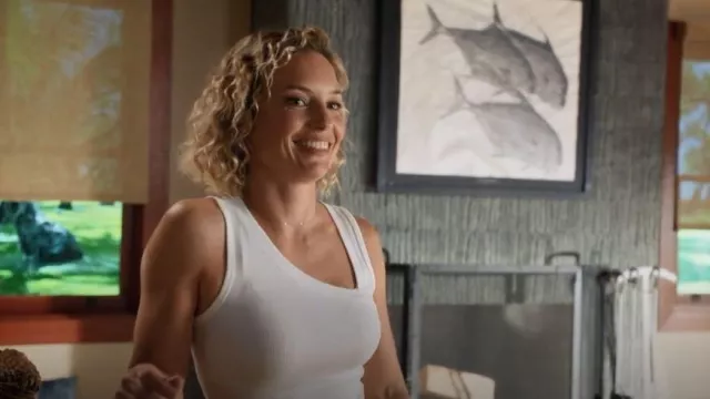 Reiss Erin Asym­met­ric Sleeve­less Top worn by Juliet Higgins (Perdita Weeks) as seen in Magnum P.I. (S05E02)