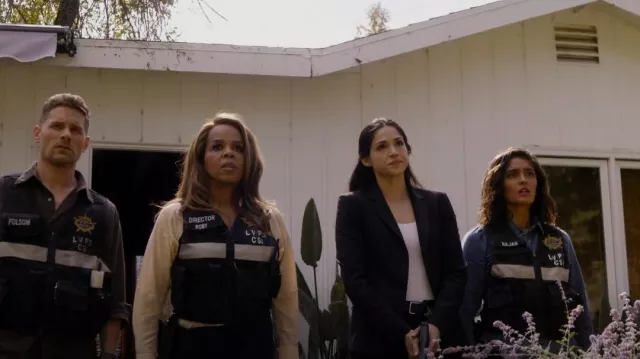 Theory Etiennette Grain De Poudre Wool-Blend Blazer worn by Detective Serena Chavez (Ariana Guerra) as seen in CSI: Vegas (S02E14)