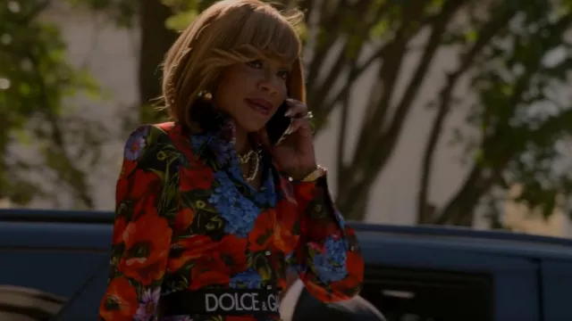 Dolce & Gabbana Logo-Band Floral Print Satin Longuette Jupe portée par Tasha Mack (Wendy Raquel Robinson) vue dans The Game (S02E09)