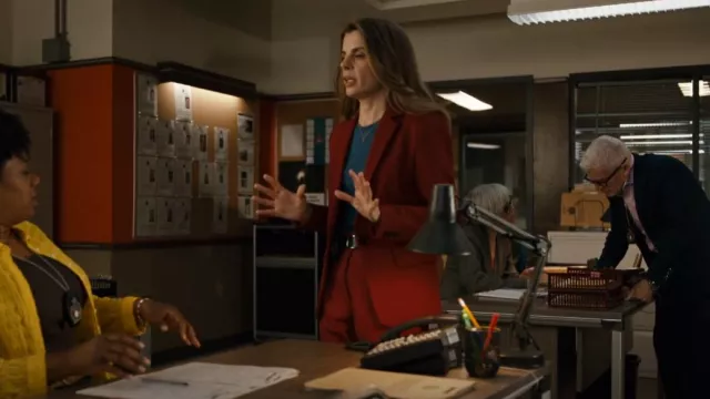 Theory Staple Blazer B porté par la détective Samantha Wazowski (Meredith MacNeill) vu dans Pretty Hard Cases (S03E04)