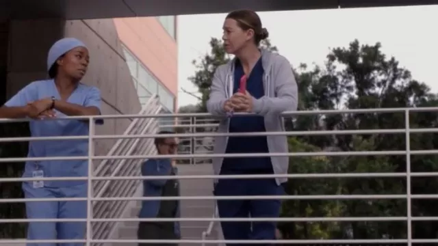 Old Navy Slouchy Fleece Full-Zip Hoodie para mujeres usada por la Dra. Meredith Grey (Ellen Pompeo) como se ve en Grey's Anatomy (S19E07)