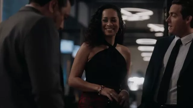 Ted Baker Rosieo Mixed Media Halter Midi Vestido usado por Antoinette Benneteau (Devika Bhise) como se ve en The Rookie: Feds (S01E13)