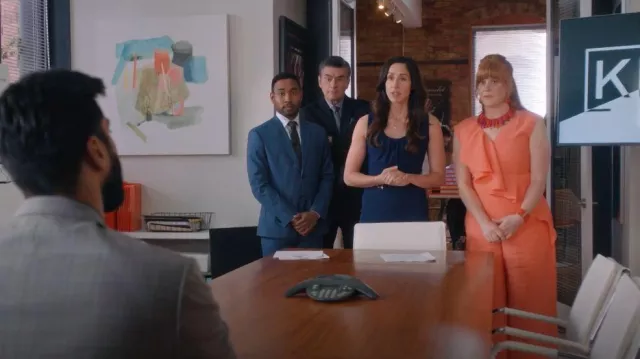 Cos Combinaison à volants portée par Rosie Phillips (Nikki Duval) vue dans Workin' Moms(S07E02)