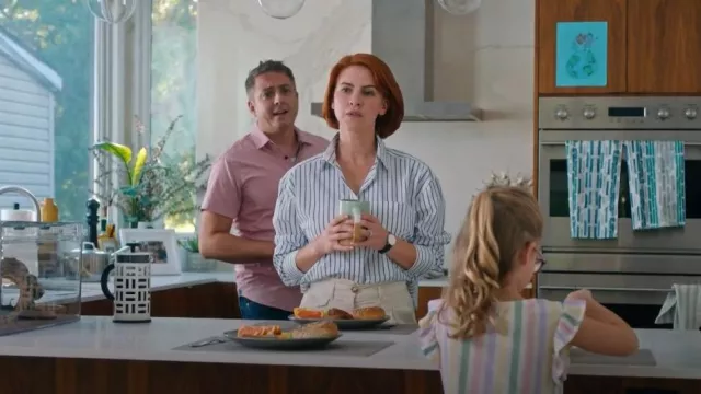 Chemise en popeline Banana Republic Skimmer portée par Anne Carlson (Danielle Kind) vue dans Workin' Moms(S07E02)