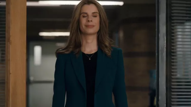 Rag and Bone Icons Lu­ca Ba­by T Shirt worn by Det. Samantha Wazowski (Meredith MacNeill) as seen in Pretty Hard Cases (S03E08)