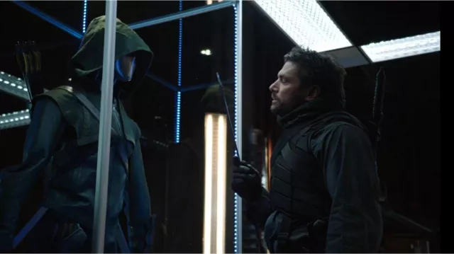 Mannequin pour le costume d’Arrow utilisé par Oliver Queen (Stephen Amell) dans la série télévisée Arrow (S02E09)