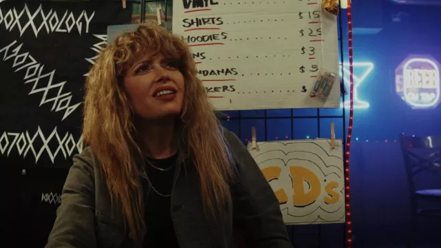 Carchartt Wip Michi­gan Jack­et worn by Charlie Cale (Natasha Lyonne) as seen in Poker Face (S01E04)