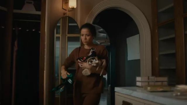Saint Laurent Ivy Pumps worn by Sophie (Gugu Mbatha-Raw) as seen in Surface (S01E08)