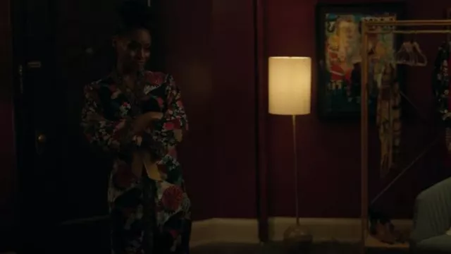 Kimono Alice + Olivia Lynn porté par Sasha Snow (Margaret Odette) vu dans Sex/Life (S02E01)