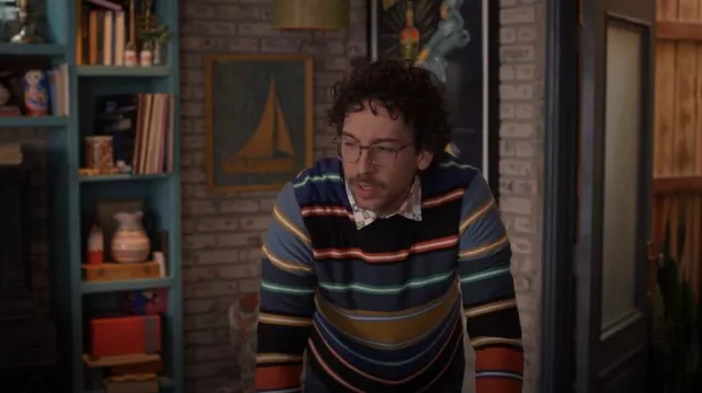 Paul Smith Pull à rayures mérinos porté par Edward (Rick Glassman) vu dans Not Dead Yet (S01E05)