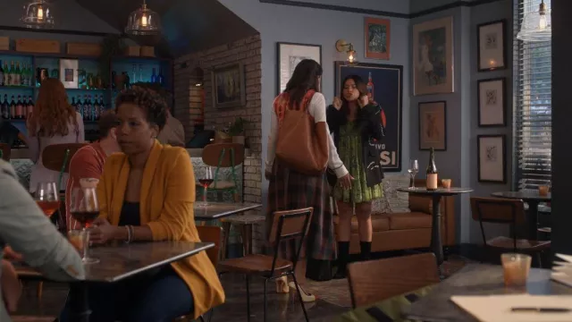 Giuseppe zanotti Courts Shoes worn by Sam (Hannah Simone) as seen in Not Dead Yet (S01E05)