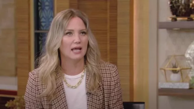 L’Agence Jayda Blazer porté par Jennifer Nettles comme vu en LIVE avec Kelly et Ryan le 3 mars 2023