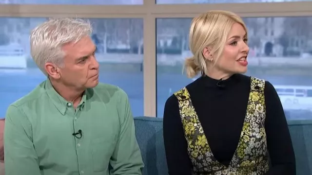 & Other Stories Long-Sleeved Woolen Turtleneck Top worn by Holly Willoughby as seen in This Morning on February 23, 2023