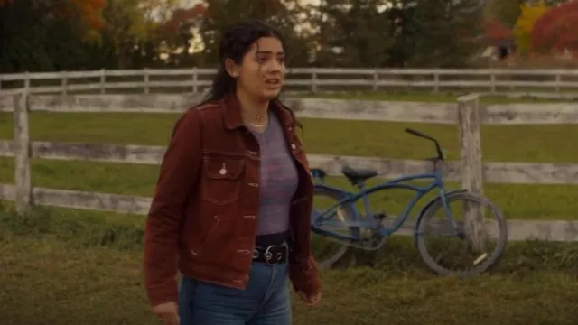 Levi’s Denim Trucker Jacket porté par Alice Dhawan (Sadie Laflamme-Snow) vu dans The Way Home (S01E06)