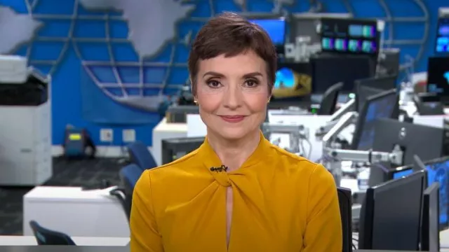 Donna Morgan Knotted Crepe Sheath Vestido usado por Catherine Herridge como se ve en CBS Mornings el 2 de marzo de 2023