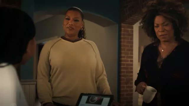 Wales Bonner Utility Cashmere Sweater worn by Robyn McCall (Queen Latifah) as seen in The Equalizer (S03E10)