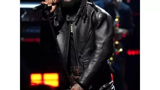 Veste en cuir portée par Burna Boy pour sa performance à la mi-temps au NBA All Star Game 2023