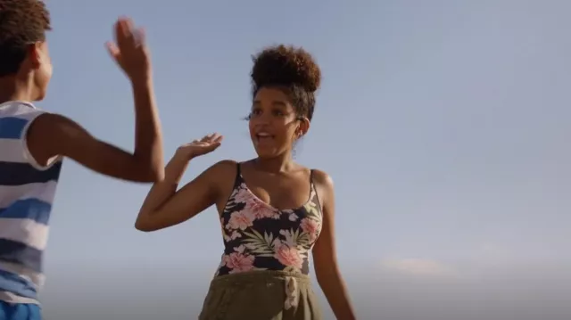 Rip Curl Sol Seeker Bonne couverture Une pièce portée par Gigi Zumbado comme on le voit dans 9-1-1 (S06E10)