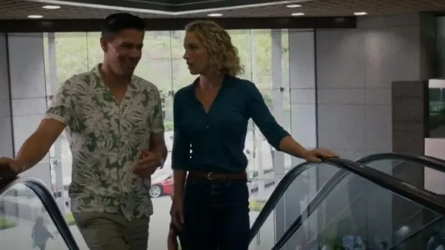 Veronica Beard Beverly Button Fly Flare jEans worn by Juliet Higgins (Perdita Weeks) as seen in Magnum P.I. (S05E04)