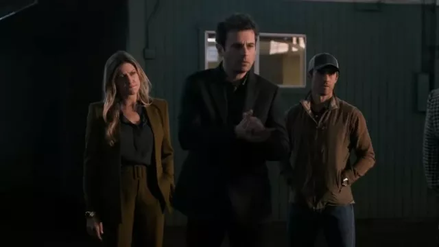 Pantalon Zara avec ceinture porté par Martha Pope (Jes Macallan) vu dans The Company You Keep (S01E03)