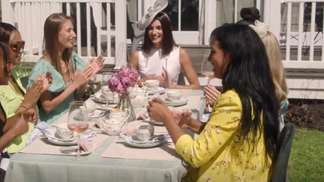 Alice + Olivia Justin Rolled Cuff-Blaz­er worn by Danielle Olivera as seen in Summer House (S07E03)