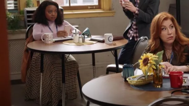 Cece Pleated Elastic Waist Midi Skirt worn by Janine Teagues (Quinta Brunson) as seen in Abbott Elementary (S02E18)