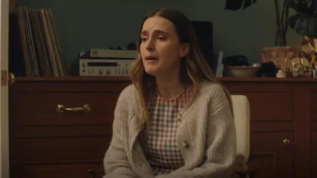 Zara Trafaluc Check­ered Shirt worn by Ashley (Rosa Robson) as seen in Buffering (S02E05)