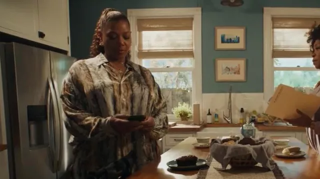 Acne Studios Fur Print Shirt usada por Robyn McCall (Queen Latifah) como se ve en The Equalizer (S03E11)