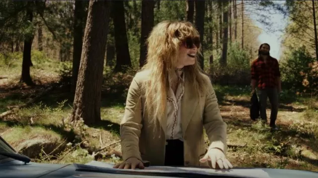 Banana Republic Her­itage Suede Util­i­ty Blaz­er worn by Charlie Cale (Natasha Lyonne) as seen in Poker Face (S01E09)