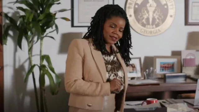 L'Agence In­ez Cropped Blaz­er worn by Amara Patterson (Kelly Jenrette) as seen in All American: Homecoming (S02E13)