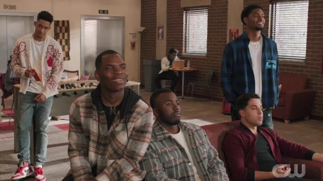 Baskets Nike Jordan portées par Damon Sims (Peyton Alex Smith) comme on le voit dans All American: Homecoming (S02E13)