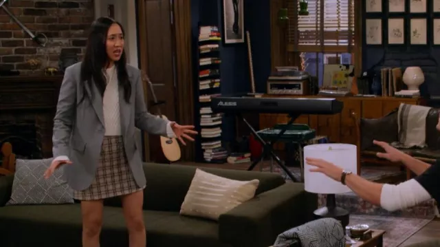 Babaton Lit­tle Tweed Mi­ni Skirt worn by Ellen (Tien Tran) as seen in How I Met Your Father (S02E08)