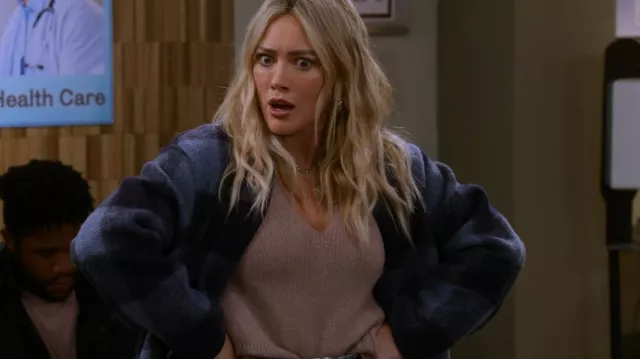 Vince Shrunken V Neck Pullover Cashmere Sweater worn by Sophie (Hilary Duff) as seen in How I Met Your Father (S02E08)