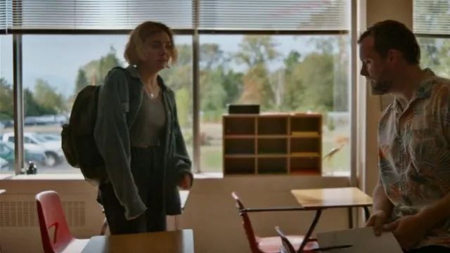 Free People One Scout Jacket porté par Maddie Nears (Peyton List) comme on le voit dans School Spirits (S01E03)