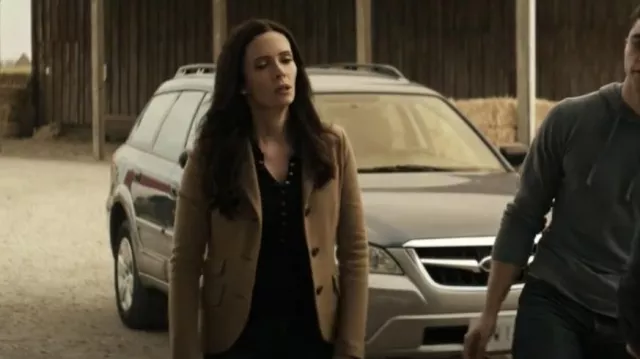 Rag & Bone Slade Wool Blaz­er worn by Lois Lane (Bitsie Tulloch) as seen in Superman & Lois (S03E01)