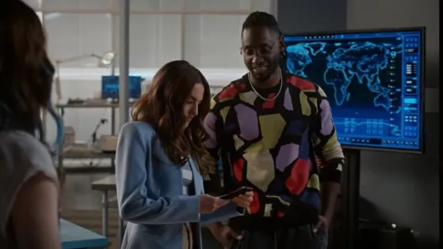 BP Pride Gender Inclusive Colorblock Crewneck Sweater porté par Chester P. Runk (Brandon McKnight) vu dans The Flash (S09E06)
