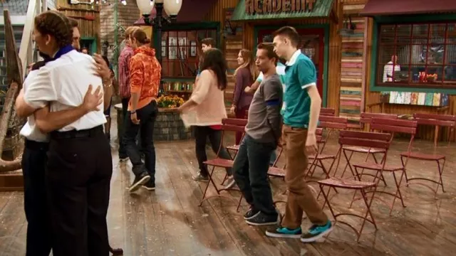 Vans Aqua/Black Lace Up porté par Milton Krupnick (Dylan Riley Snyder) vu dans Kickin' It (S04E13)