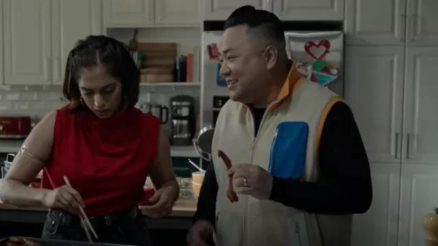 Eddie Bauer X Christopher Bevans Gilet de serre porté par Andrew Pham (Andrew Phung) vu dans Run The Burbs (S02E08)