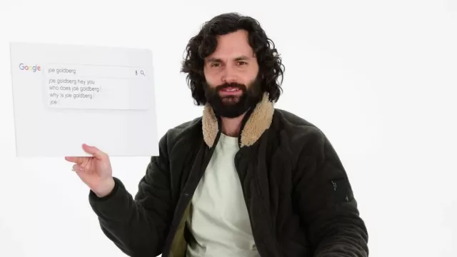 Rag & Bone Reversible Shield Liner Jacket usada por Penn Badgley en Penn Badgley responde a las preguntas más buscadas de la web | Video de YouTube de WIRED