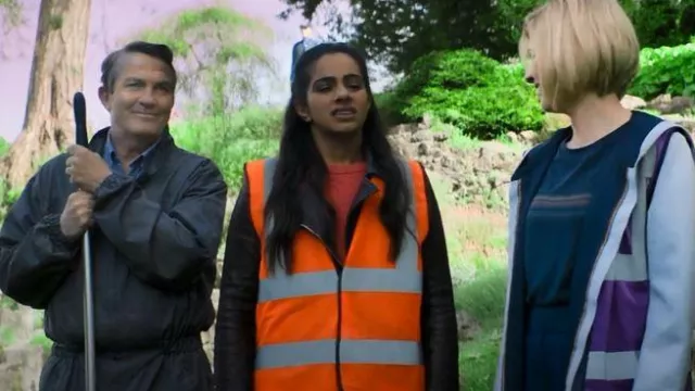 Maison de Nîmes Scallop Hem Jumper worn by Yasmin Khan (Mandip Gill) as seen in Doctor Who (S11E07)